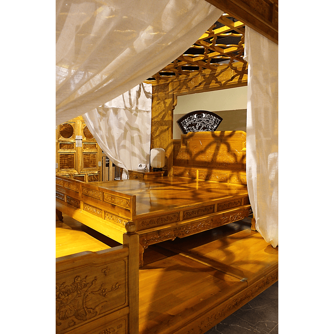 Golden Nanmu & Mortise and Tenon Joints Furniture Chinese Canopy Bed