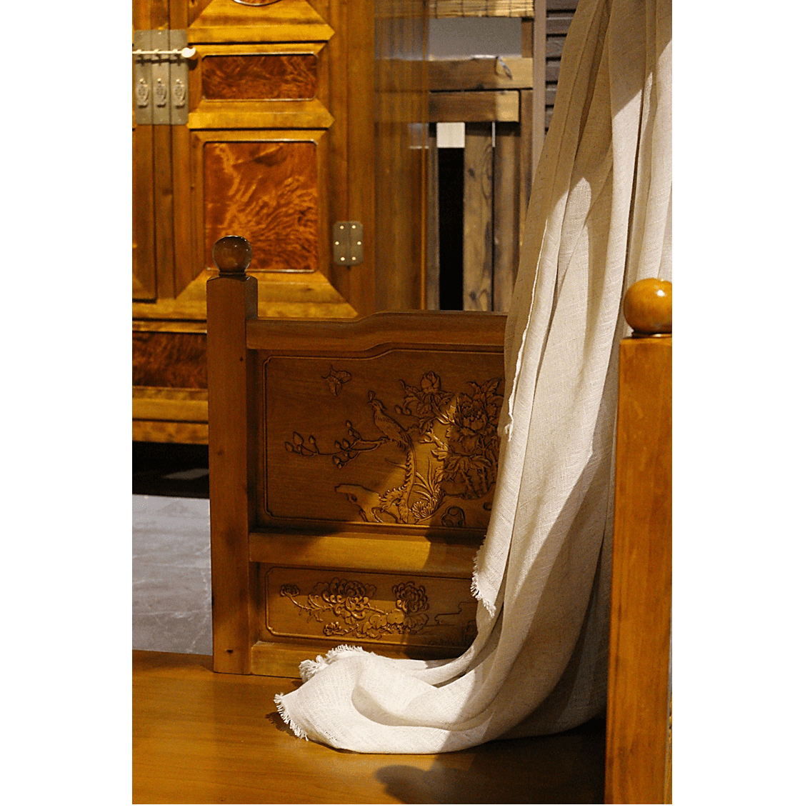 Golden Nanmu & Mortise and Tenon Joints Furniture Chinese Canopy Bed